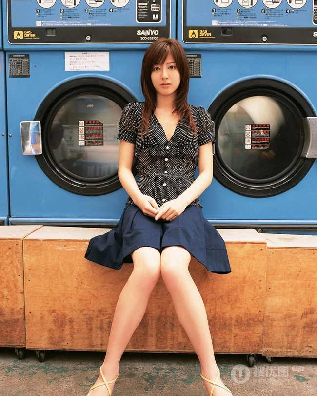 杉本有美洗衣房气质写真