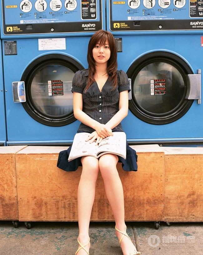 杉本有美洗衣房气质写真