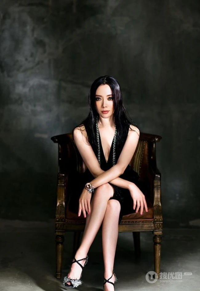 陈数湿发写真，打造极致女人味