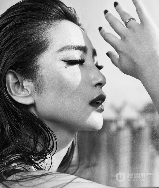 李冰冰黑白写真，机甲酷炫气质美图