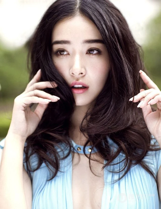 阚清子唯美图片-简约长裙气质飘逸