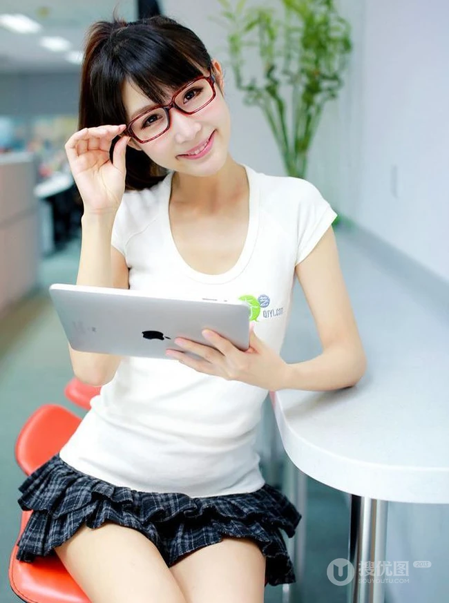 可爱女生顾平 游戏女郎顾平可爱图片