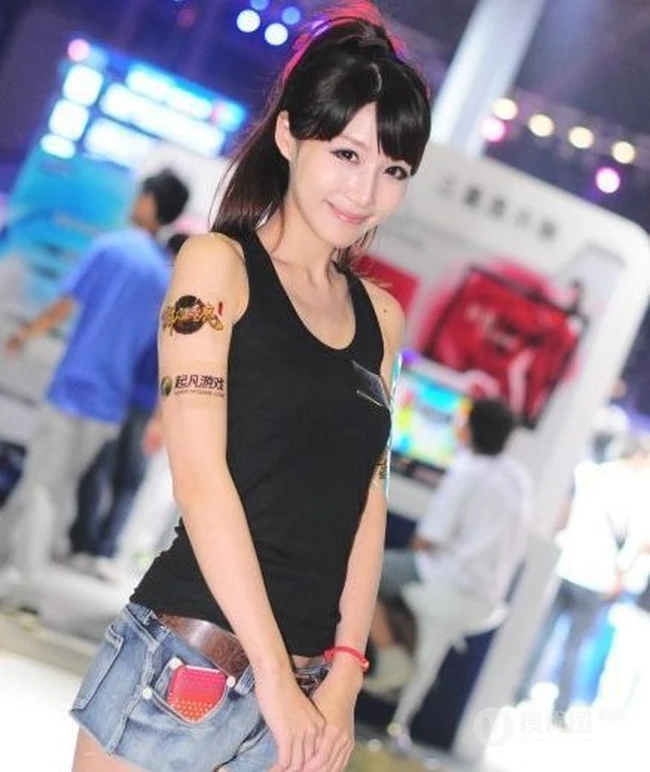 可爱女生顾平 游戏女郎顾平可爱图片