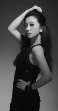 章婷婷图片 知性唯女生人纯黑白写真