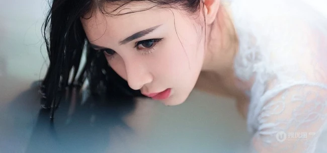 朦胧美 浴池里气质的清透女人 女生顾欣怡写真