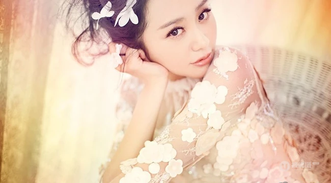 孙耀琦透明蕾丝连衣裙高清写真图片