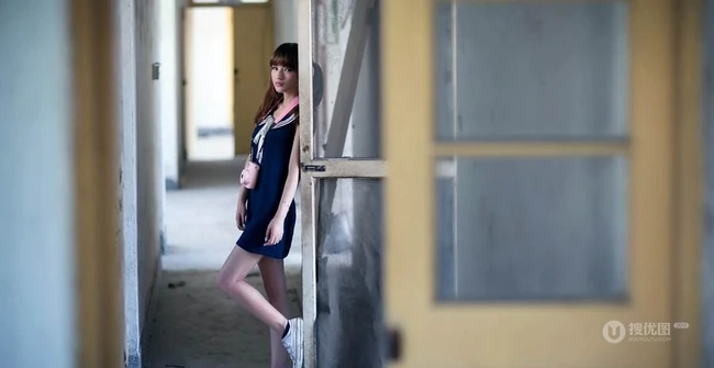 清纯学生妹-Queena废弃学校写真图片