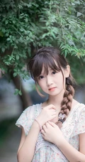 大辫子可爱妹子清新户外图片