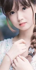 大辫子可爱妹子清新户外图片