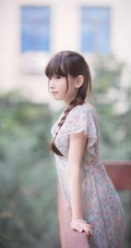 大辫子可爱妹子清新户外图片