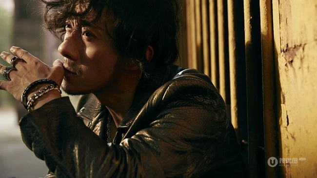 赵立新废旧工厂另类写真 颓废上演&rdquo;犀利哥&ldquo;型男造型
