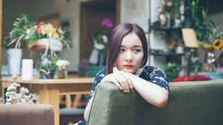 高清壁纸-花店里的女孩