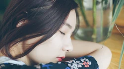 高清壁纸-花店里的女孩
