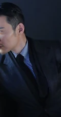 胡兵西装运动图片 展成熟男人的非凡魅力
