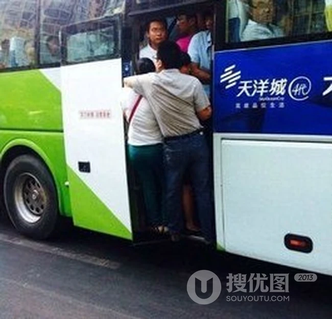 生活在北京的必备技能就是挤公交