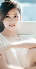 奶茶妹妹清新靓照 居家悠闲喝水美容