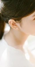 奶茶妹妹清新靓照 居家悠闲喝水美容