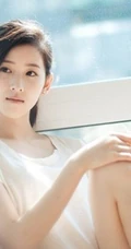 奶茶妹妹清新靓照 居家悠闲喝水美容