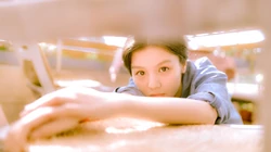 小清新美女花房唯美写真壁纸下载