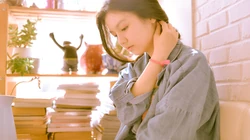 小清新美女花房唯美写真壁纸下载