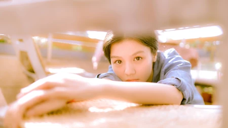 小清新美女花房唯美写真壁纸下载