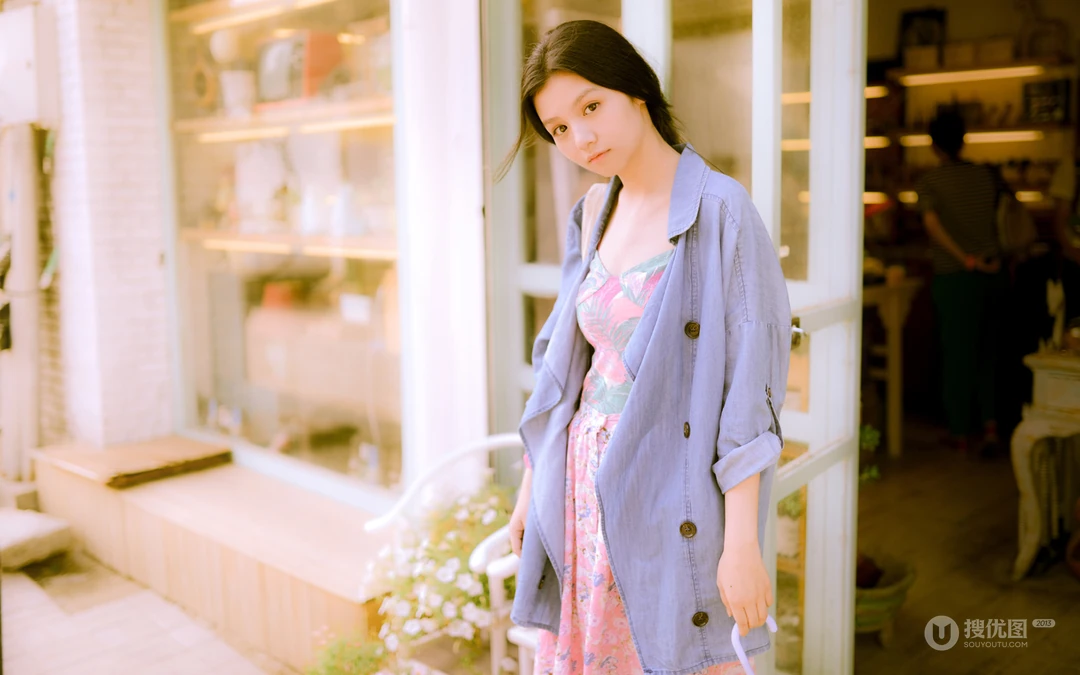 小清新美女花房唯美写真壁纸下载