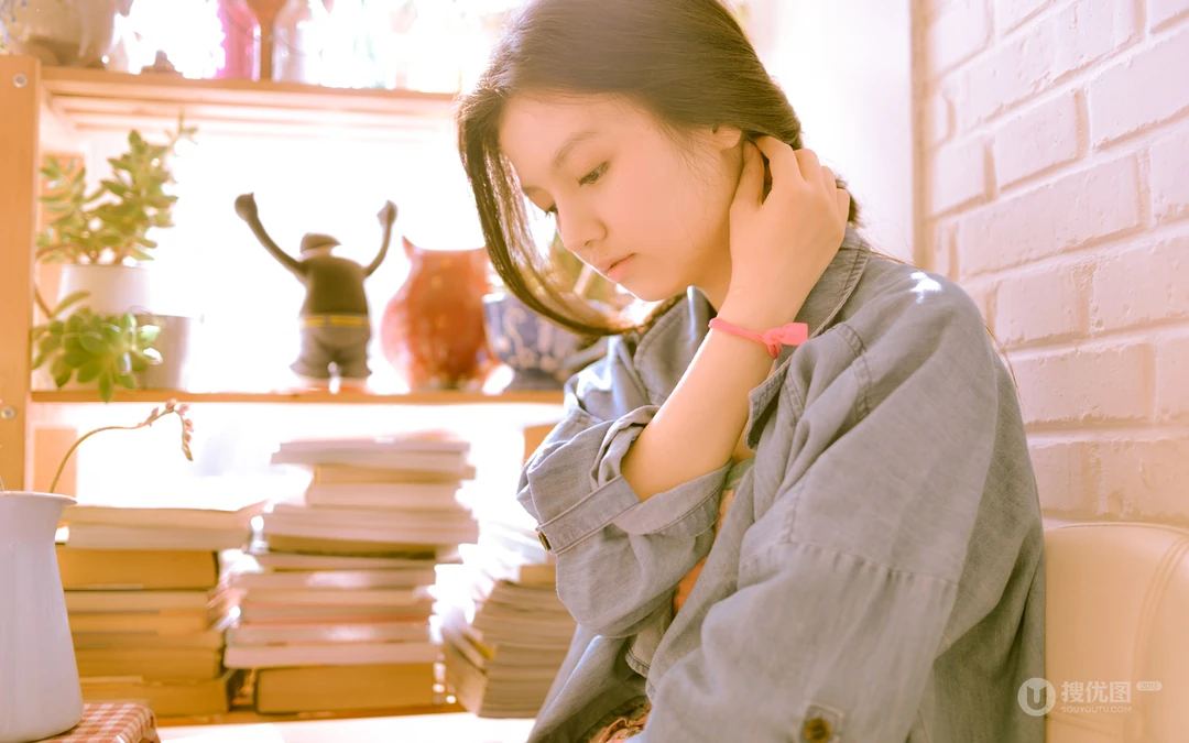 小清新美女花房唯美写真壁纸下载
