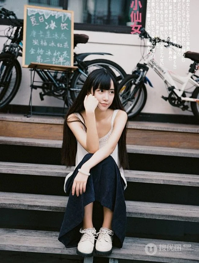 清纯萌妹米小仙女单车游玩街拍图片