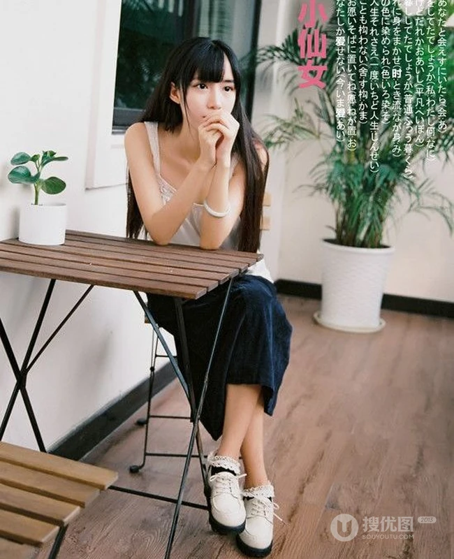 清纯萌妹米小仙女单车游玩街拍图片