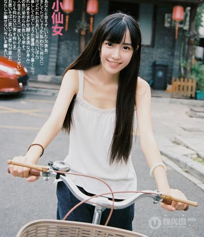 清纯萌妹米小仙女单车游玩街拍图片