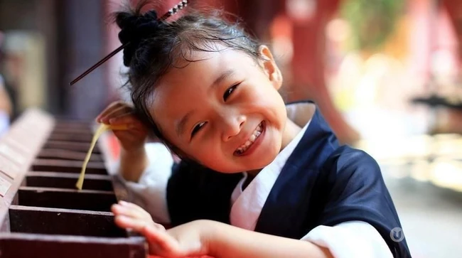 萌到翻少女 武汉"小道姑"可爱高清图片