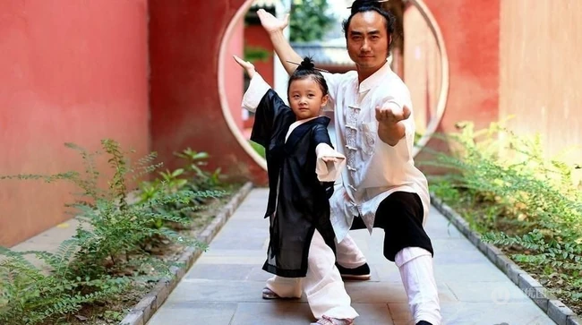 萌到翻少女 武汉"小道姑"可爱高清图片