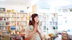 小清新书房美女壁纸