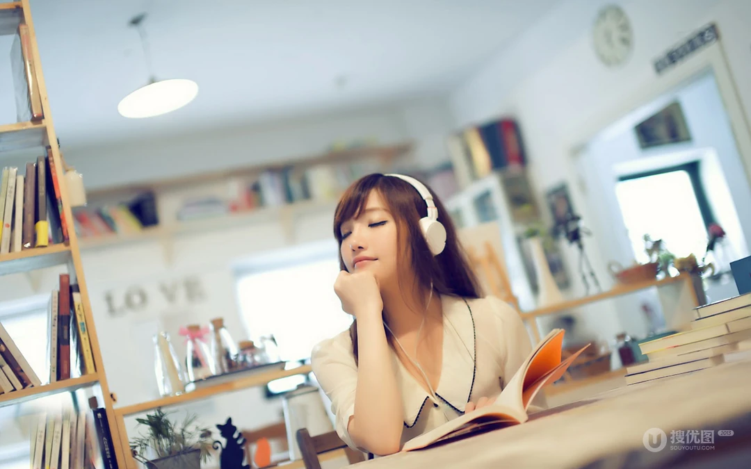 小清新书房美女壁纸