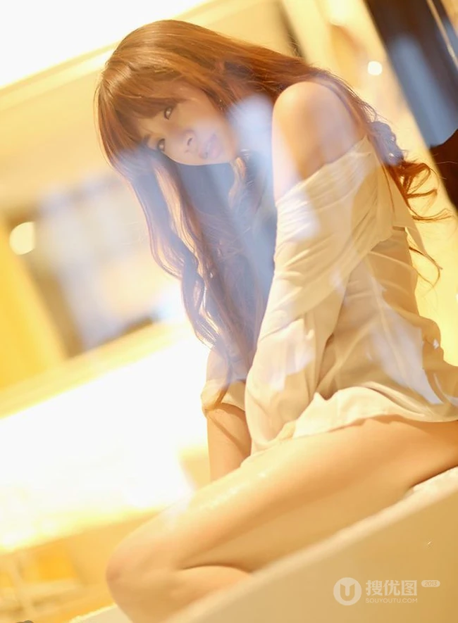 纯纯的，暖暖的室内 家居服嫩模室内写真