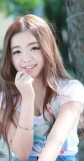 可爱少女妹子街拍高清图片 牛仔短T萌动动人
