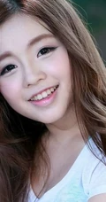 可爱少女妹子街拍高清图片 牛仔短T萌动动人