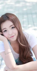 可爱少女妹子街拍高清图片 牛仔短T萌动动人