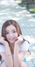 可爱少女妹子街拍高清图片 牛仔短T萌动动人