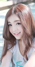 可爱少女妹子街拍高清图片 牛仔短T萌动动人