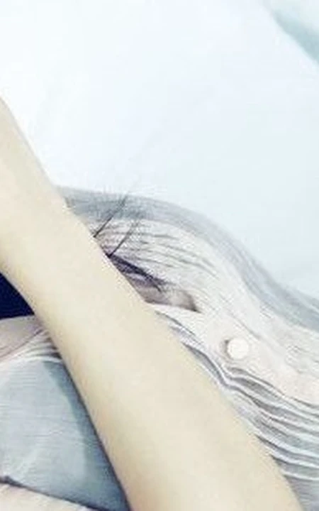 高圆圆再登《时尚芭莎》半月刊，展婀娜多姿多样风格