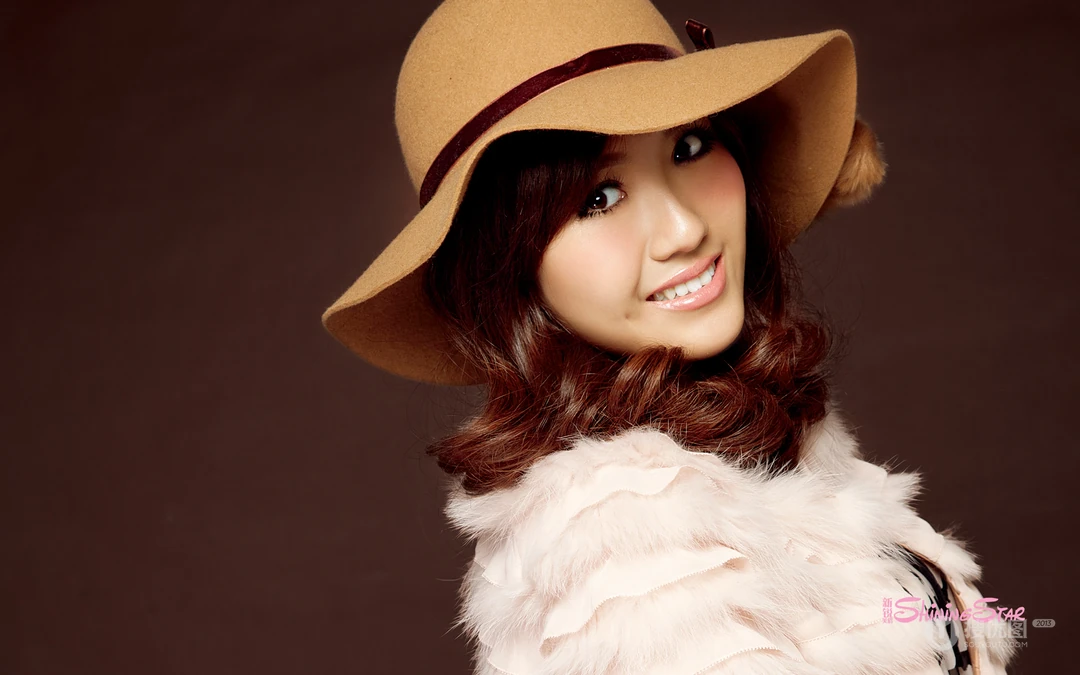 新锐美眉杂志高清美女电脑壁纸