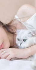 闺房中的清纯少女和猫 唯美高清图片17p