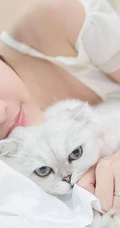 闺房中的清纯少女和猫 唯美高清图片17p