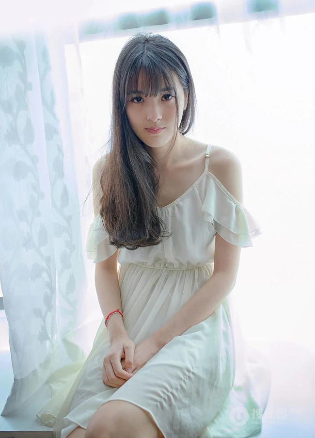 闺房中的清纯少女和猫 唯美高清图片17p