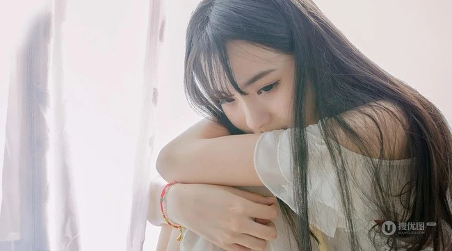 闺房中的清纯少女和猫 唯美高清图片17p