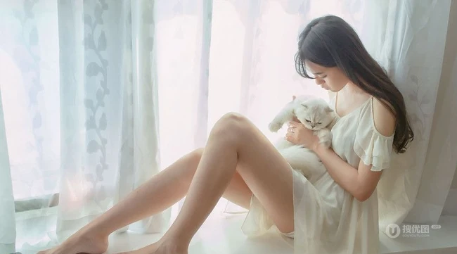 闺房中的清纯少女和猫 唯美高清图片17p