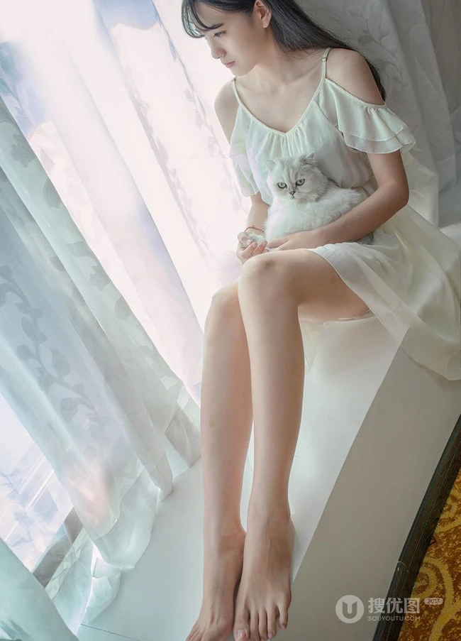 闺房中的清纯少女和猫 唯美高清图片17p