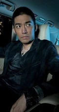 帅锅型男张博戴帽子汽车写真