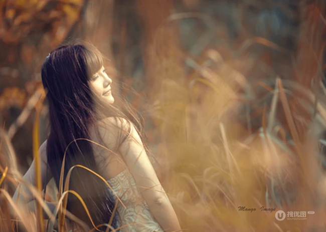 长发女生唯美图片_阳光下的长发女生
